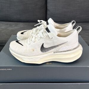 Nike ZoomX Invincible Run 3 Beige White Running Sneakers Womens Size 6.5